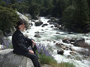 John Muir (portrayed by Howard Weamer) in Yosemite. Photo by Bob Roney © Global Village Media.