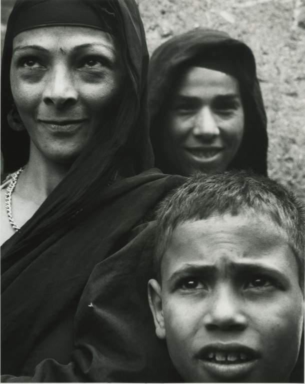 “Woman and Child, Nile Village,” Egypt, 1963. Photo: Dorothea Lange