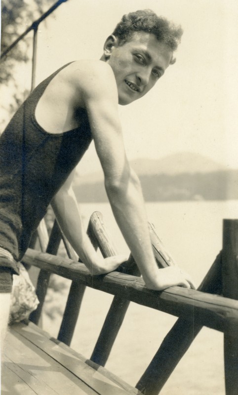 Jascha Heifetz, circa 1920. Photo: Library of Congress