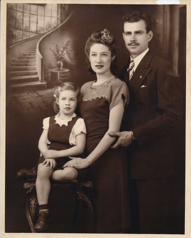 Carole King and parents Eugenia and Sidney Klein