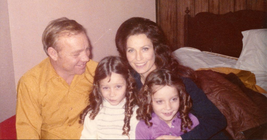 Doo and  Loretta Lynn with twins Patsy and Peggy.