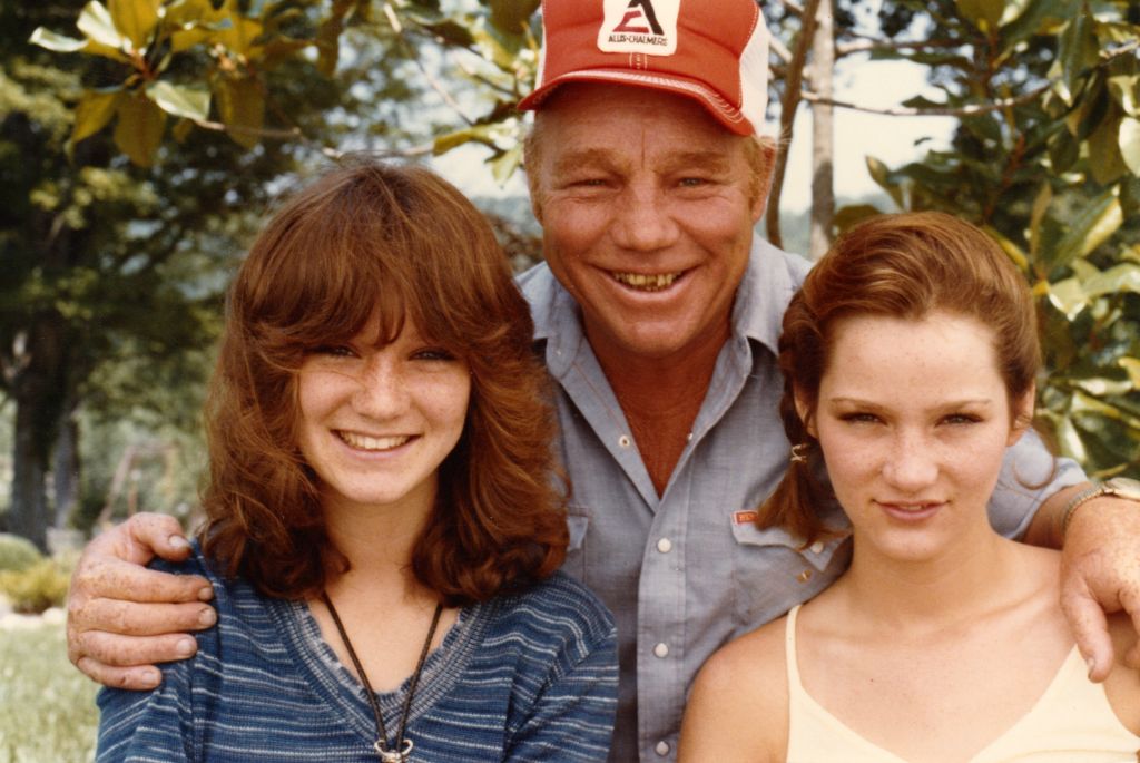 Doo Lynn with twin daughters Patsy and Peggy as teens.