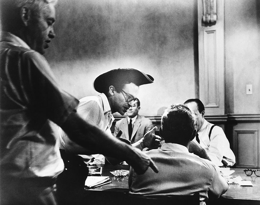 12 ANGRY MEN, (aka TWELVE ANGRY MEN), director Sidney Lumet (hat), on set, 1957