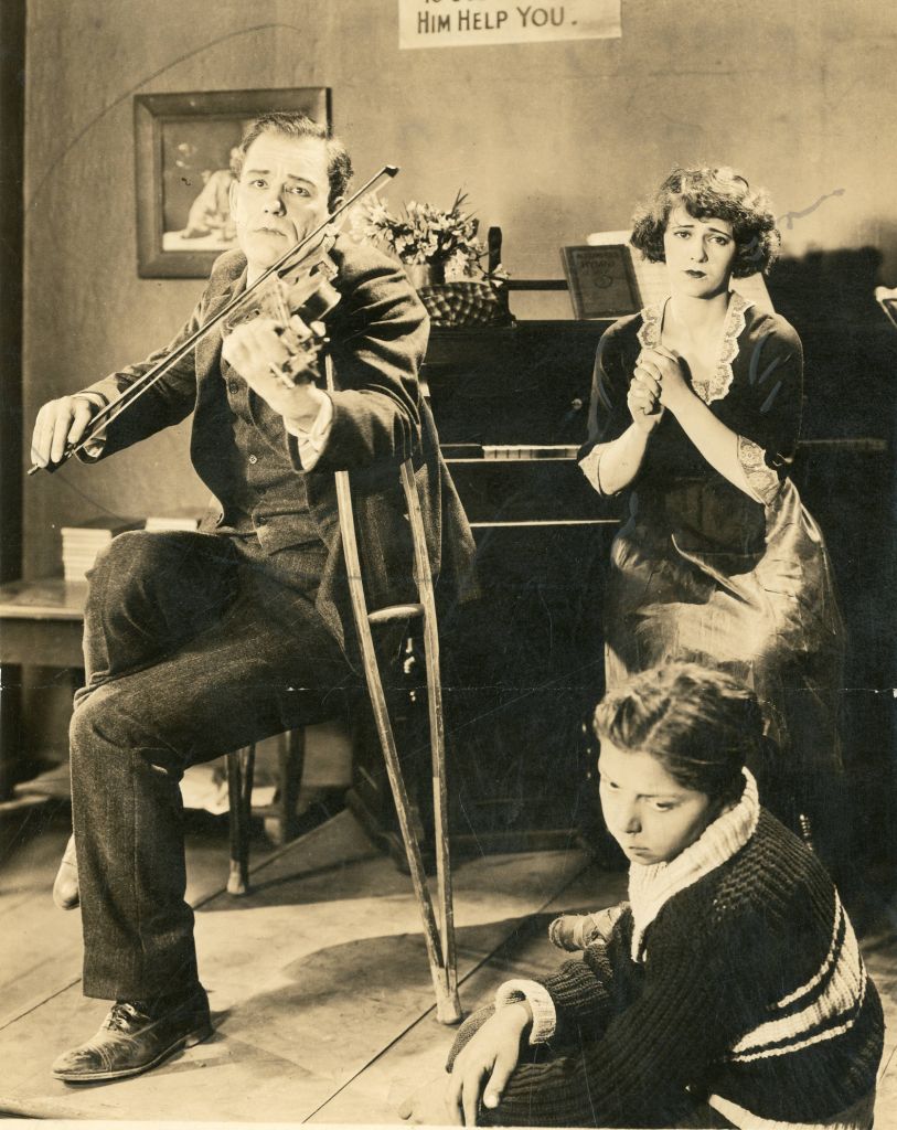 Edith Roberts and Lon Chaney in "Flesh and Blood" (1922)