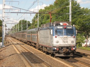 Silver_Meteor_train_97_passing_through_Elizabeth