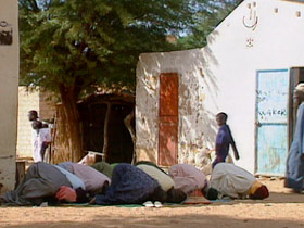 aids-senegal-post06-praying