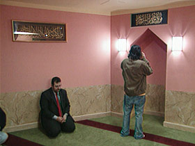 yahyahendi-ext-post07-praying