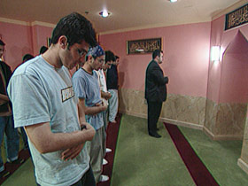 yahyahendi-ext-post09-praying2