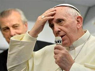 pope-comments-to-press-320