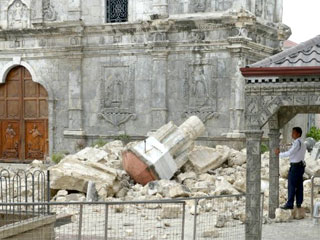 1707-philippines-earthquake-320