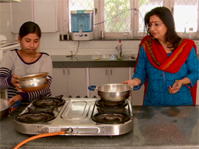 India's-Domestic-Workers-post01