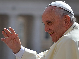 Pope_Francis_greets-NEWS-sm