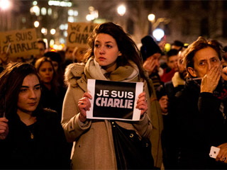 vigil-france-charlie-hebdo-attack-320