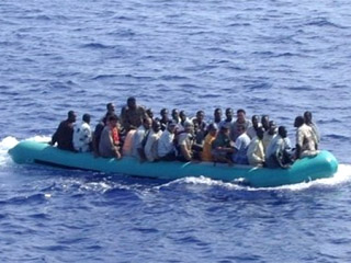 migrants-coast-of-italy-lost-320