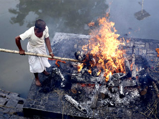 nepal-relief-cremations-320-B