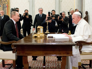 pope-francis-meets-putin-320