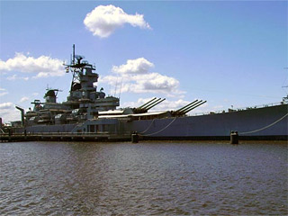 pope-visit-battleship-philadelphia-320