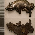 557px-Boar_Badge_of_Richard_III_from_Bosworth_Field