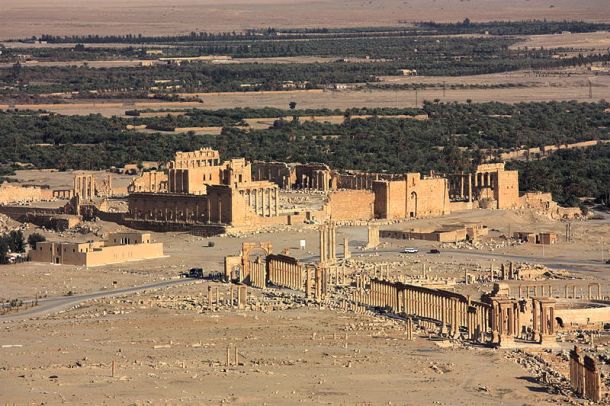 Palmyra, view from Qalaat Ibn Maan, Temple of Bel and colonnaded axis. Photo: Arian Zwegers