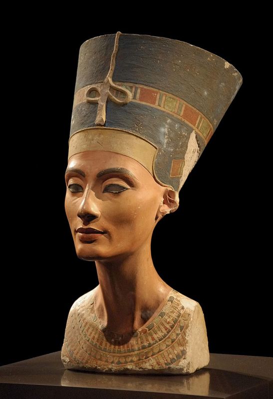 Nefertiti bust in Neues Museum, Berlin.