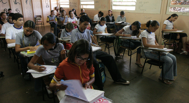 Public school classroom in Samambaia